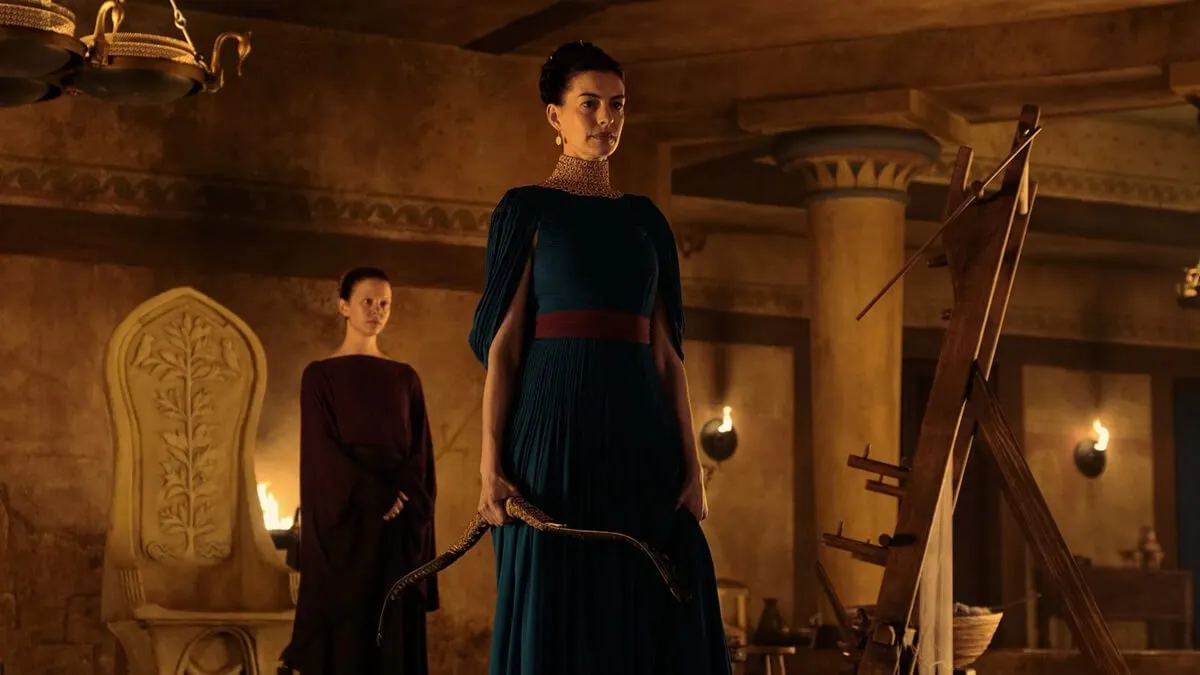Anne Hathaway como Penélope em A Odisseia de Christopher Nolan