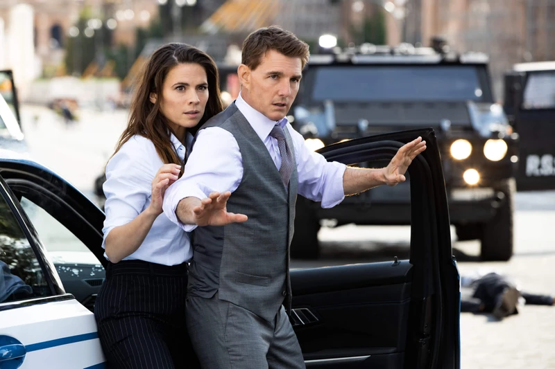 Hayley Atwell e Tom Cruise em Missão: Impossível - Acerto de Contas Parte 1 Divulgação: Paramount Pictures e Skydance