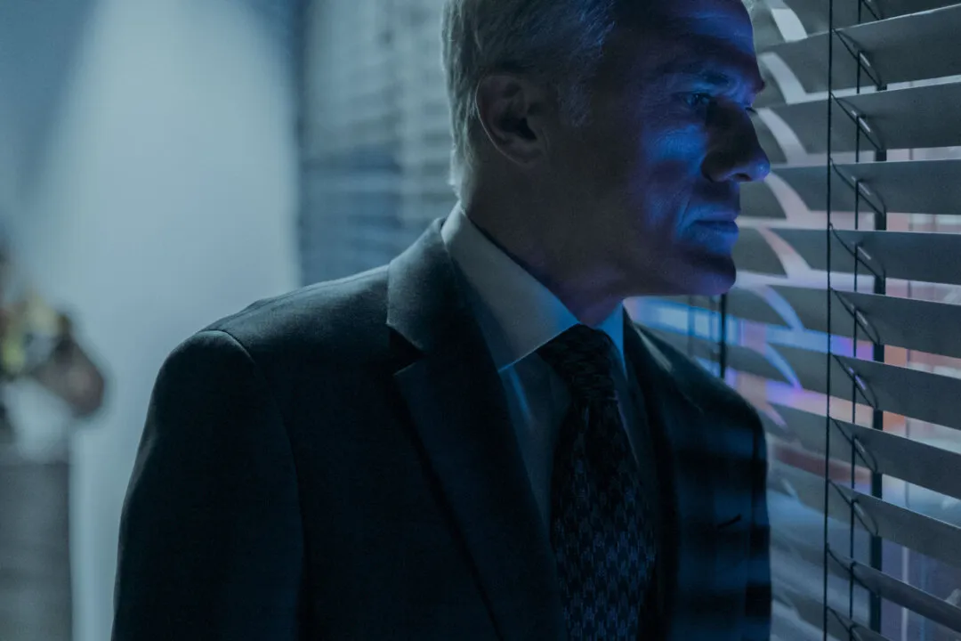 Nova série da Prime Video: The Consultant que chega em 24 de fevereiro. Foto: Divulgação/Prime Video