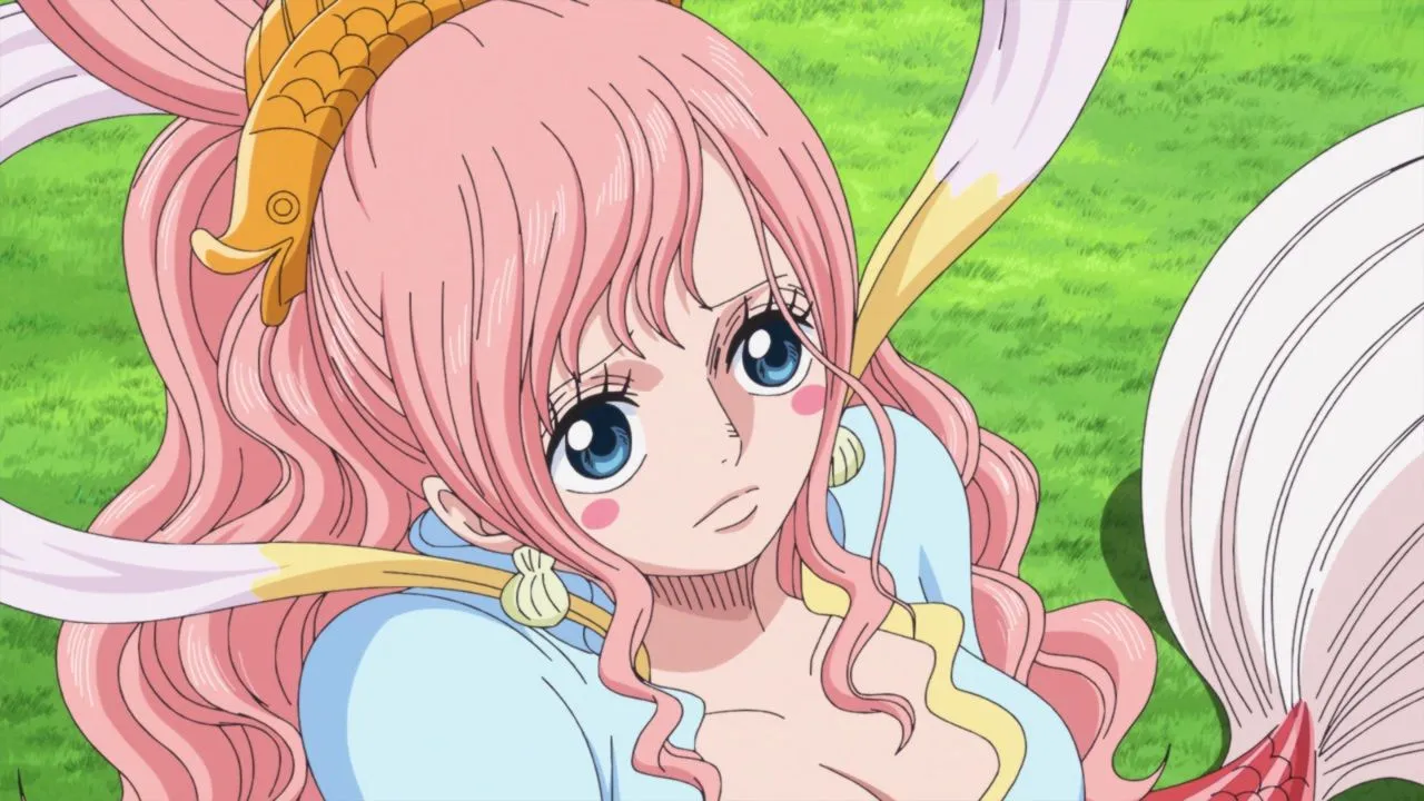 shirahoshi-olhando-para-alguem-aparetemente-timida.